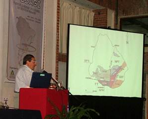 Bossi opened the V South American Symposium of
Isotopic Geology (V SSAGI by its Spanish acronym) in Punta del Este in 2006,
showing the division of Uruguay into terranes as currently proposed(16).
PAT: Piedra Alta Terrane, NPT: Nico Perez Terrane, CDT: Cuchilla Dionisio
Terrane, TT: Tandilia Terrane
